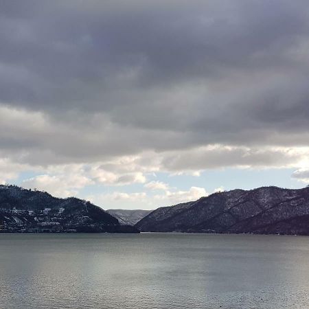 The View Apartment Orşova Buitenkant foto