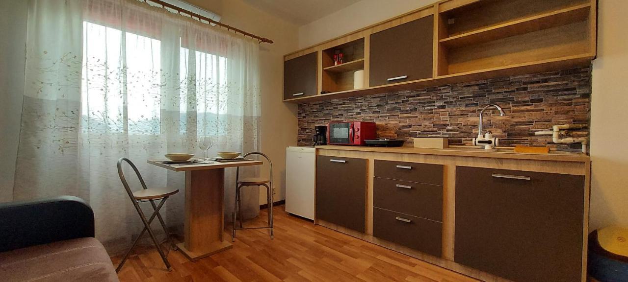 The View Apartment Orşova Buitenkant foto