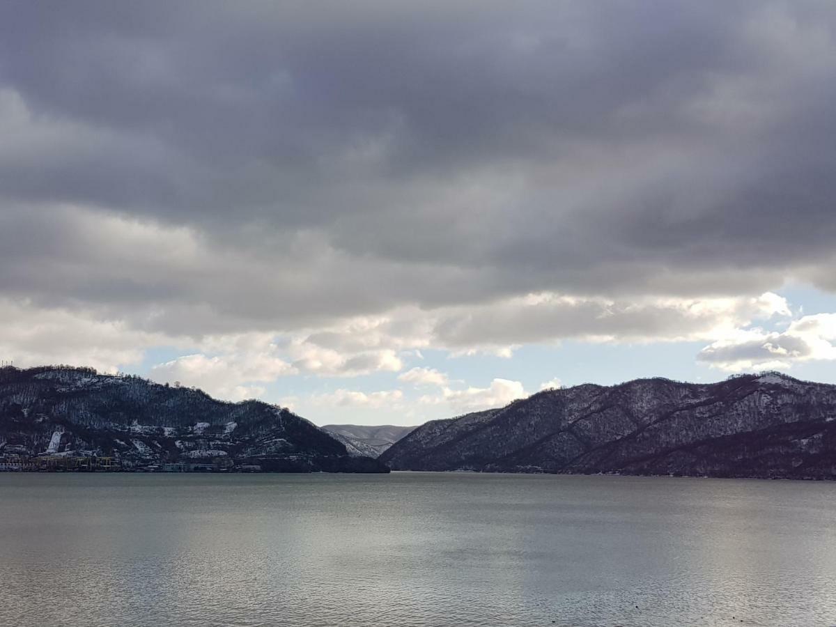 The View Apartment Orşova Buitenkant foto